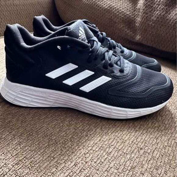 NEW Adidas Youth Black/White Shoes - Picture 3 of 6